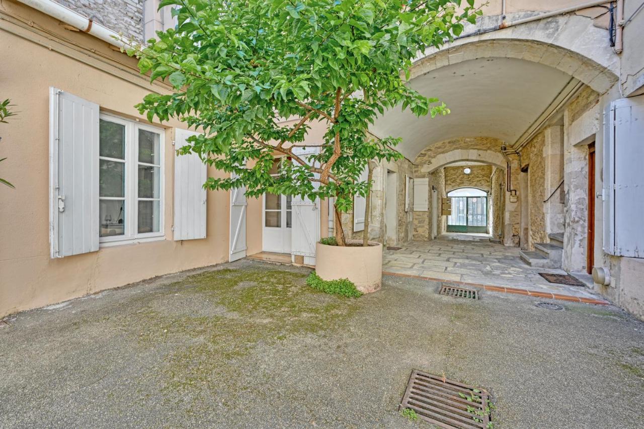 Appartement Au Calme En Plein Centre-Ville Нім Екстер'єр фото